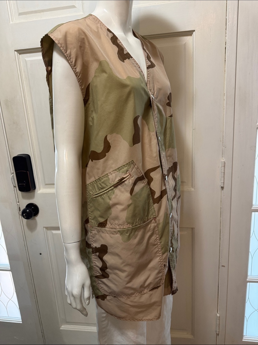 Sleeveless Desert Camo Utility Vest - Picture 6 of 11